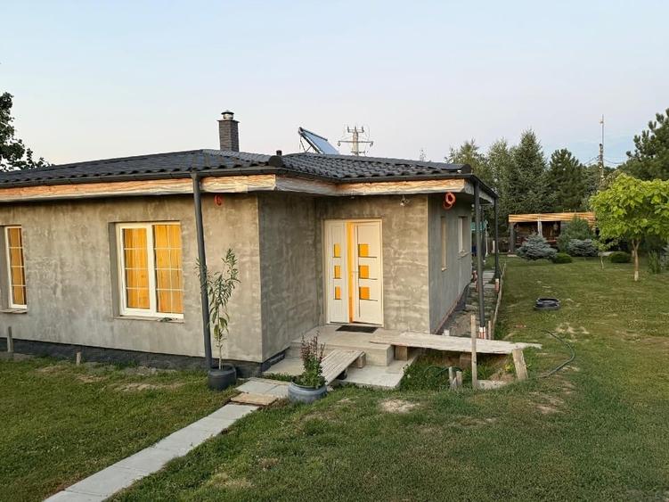 Casă individuală cu 4 camere cu Canalizare în Bucium