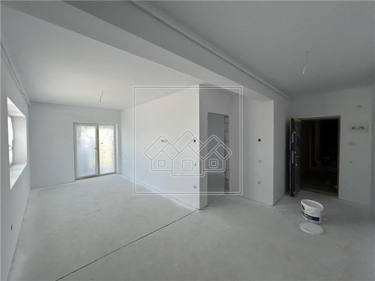 Apartament 2 camere la cheie + balcon, bloc nou, cu lift, etaj 1 - 5