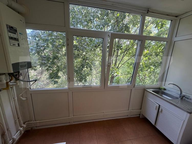Apartament cu 3 camere decomandat în Rovine