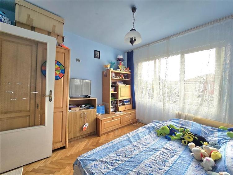 Apartament cu 3 camere decomandat în Rogerius