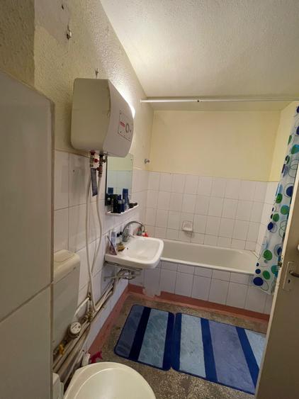 Garsonieră decomandată în Traian