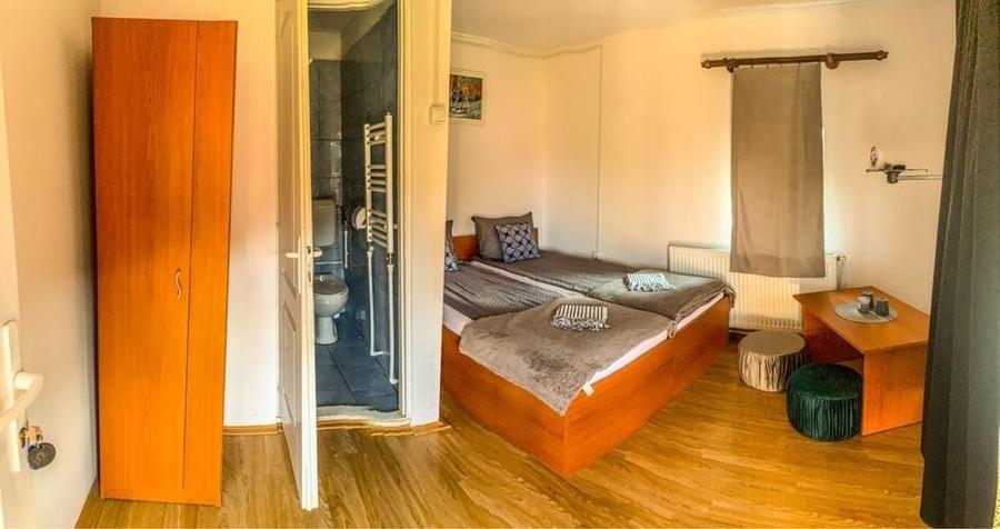 Casă cu 4 camere în Exterior Vest