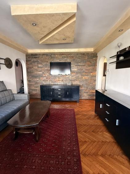 Apartament cu 3 camere semidecomandat în Giulești