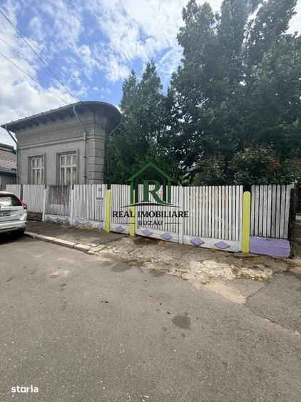 Casă cu 2 camere decomandat în Central