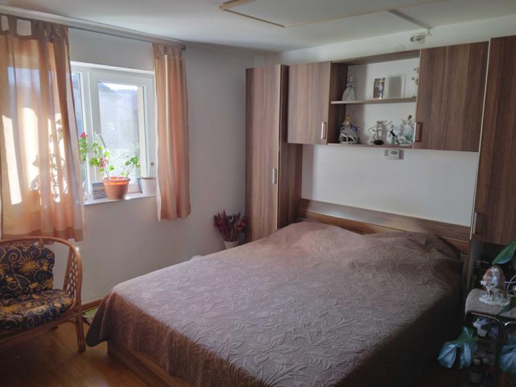 Casă cu 4 camere în Dobrogostea
