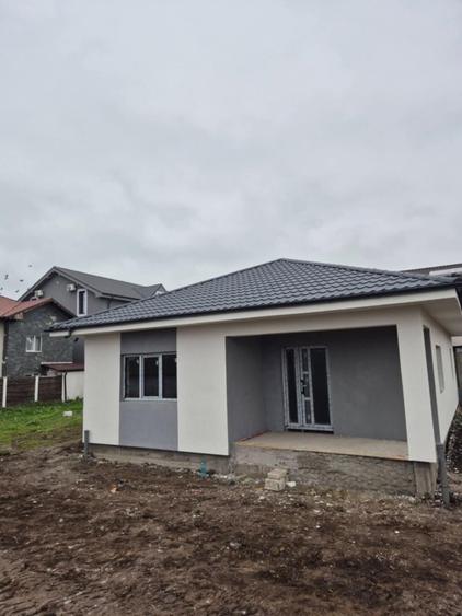Casă individuală cu 4 camere cu Teren 300 Mp în Central