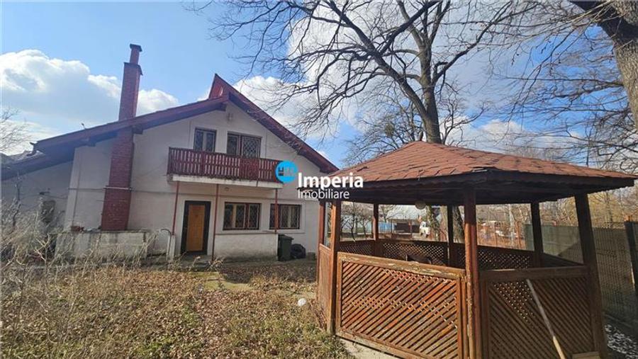 Casă individuală cu 4 camere cu Canalizare în Bucium