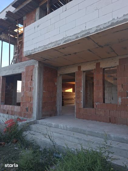 Casă cu 5 camere cu Teren 300 Mp în Malu Mare