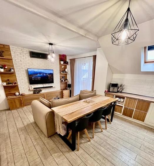 Apartament cu 3 camere semidecomandat, mobilat în Baciu