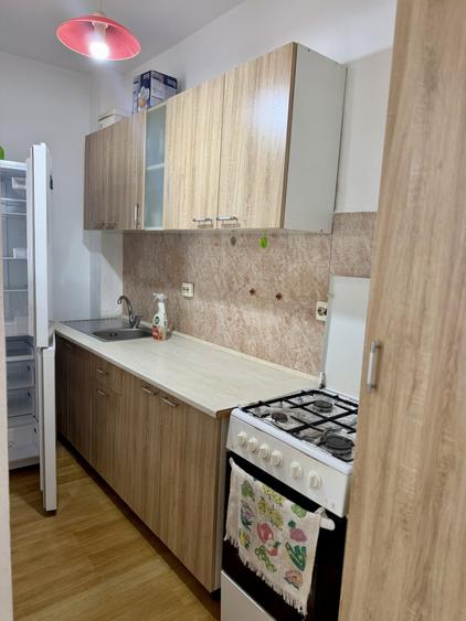 Apartament 2 camere , etaj 2 ,parcare - 4
