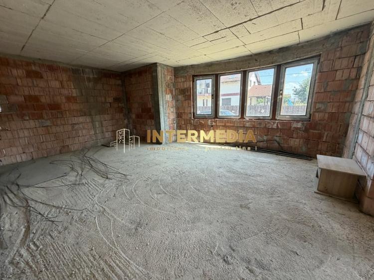Casă individuală cu 4 camere cu Teren 388 Mp în Cetate