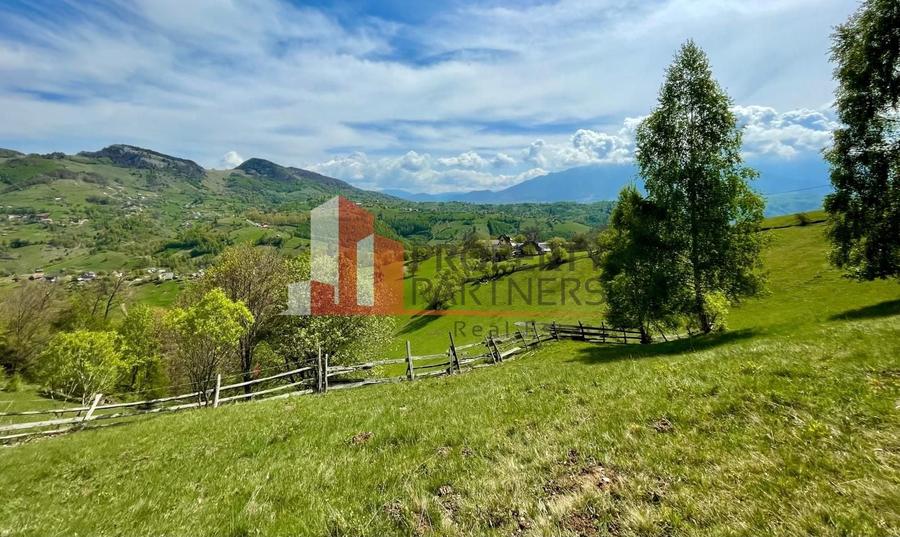 Teren Construcții intravilan de 4400 mp, în Moieciu