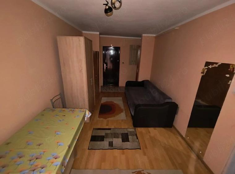 Garsonieră decomandată în Central