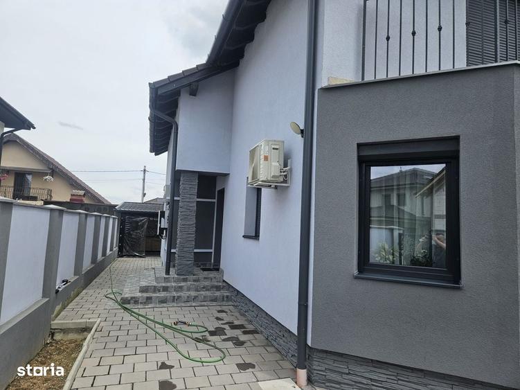Casă cu 4 camere în Rontău