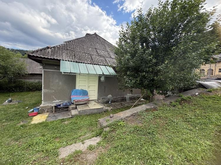 Casă cu 4 camere în Ciuruleasa