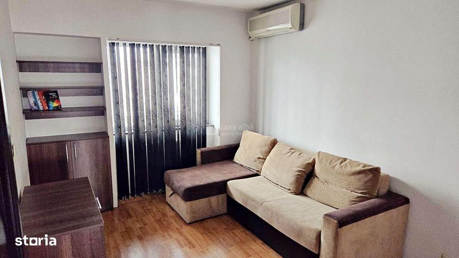 Apartament cu 3 camere semidecomandat, mobilat în Semicentral