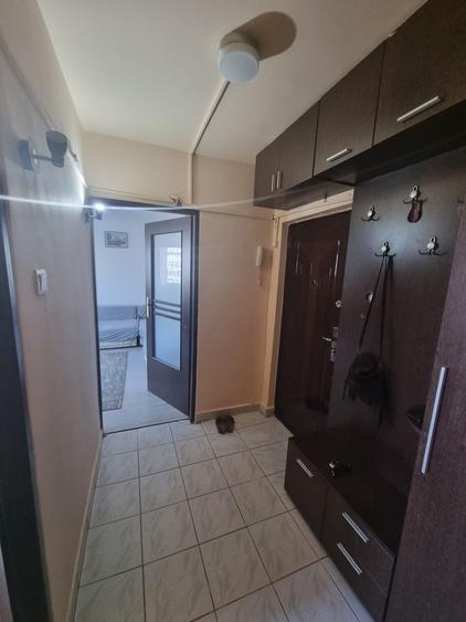 Apartament cu 3 camere decomandat, mobilat în Tomis III