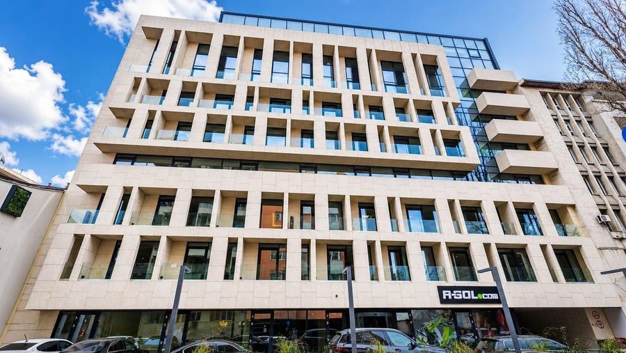 Birou, de 7,095 mp, în Eminescu