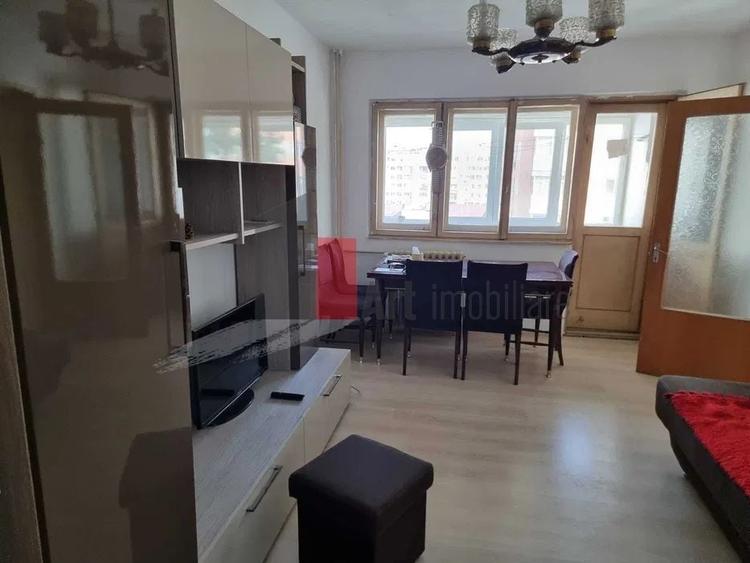 Apartament cu 3 camere semidecomandat, mobilat în Baba Novac