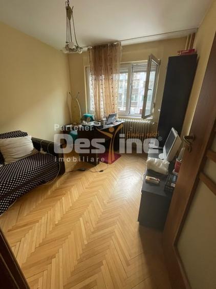 Apartament cu 3 camere decomandat, mobilat în Drumul Taberei