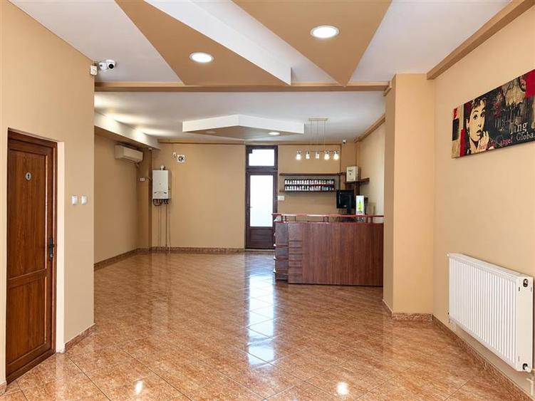 Spațiu comercial, de 72.129997253418 mp, în Tătărași