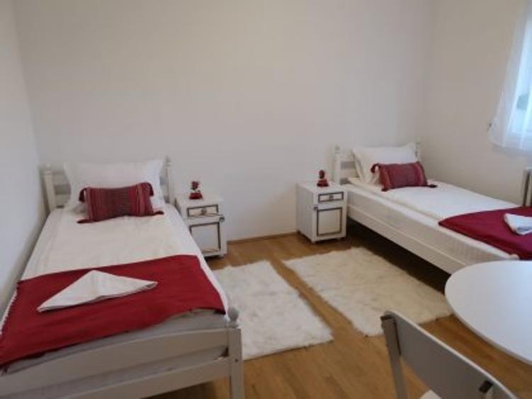Casă individuală cu 5 camere cu Teren 200 Mp în Fundeni