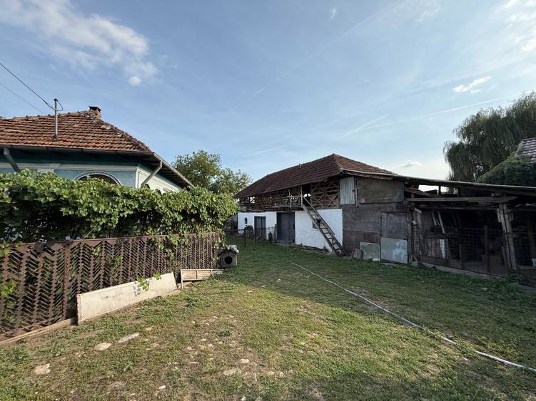 Casă cu 4 camere în Bunești