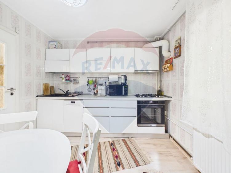 Apartament cu 4 camere semidecomandat, mobilat în 13 Septembrie