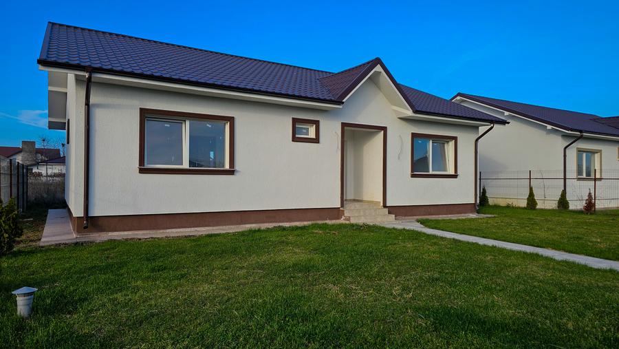 Casă individuală cu 4 camere cu Teren 452 Mp în Săbăreni