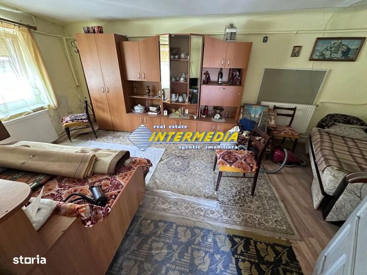 Casă cu 3 camere cu Canalizare în Central