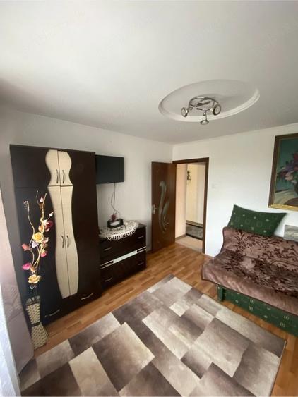 Apartament cu 2 camere decomandat în Între Lacuri