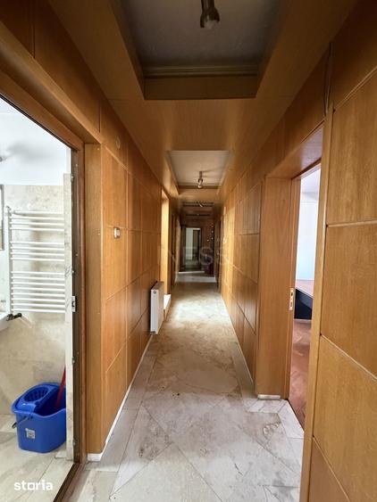 Apartament cu 4 camere în Victoriei