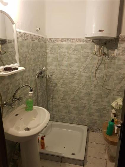 Apartament cu 3 camere semidecomandat în Viziru 1