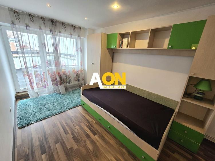 Apartament cu 4 camere decomandat, mobilat în Central