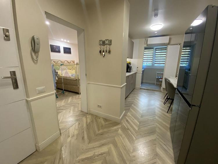 Apartament cu 3 camere semidecomandat, mobilat în Dristor