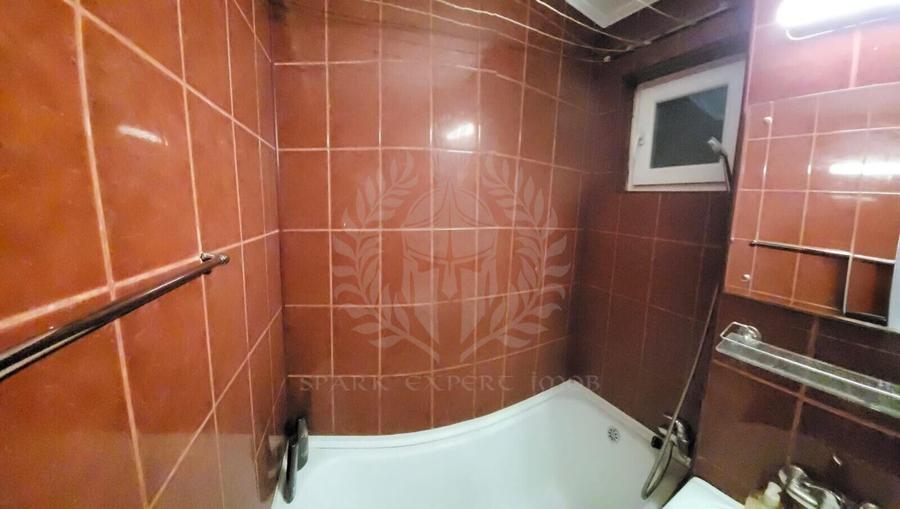 Apartament cu 3 camere decomandat, mobilat în Republicii