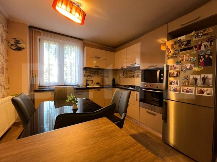 Apartament cu 3 camere semidecomandat, mobilat în Cantemir