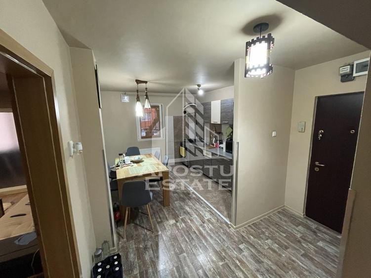 Apartament cu 3 camere decomandat, mobilat în Dâmbovița
