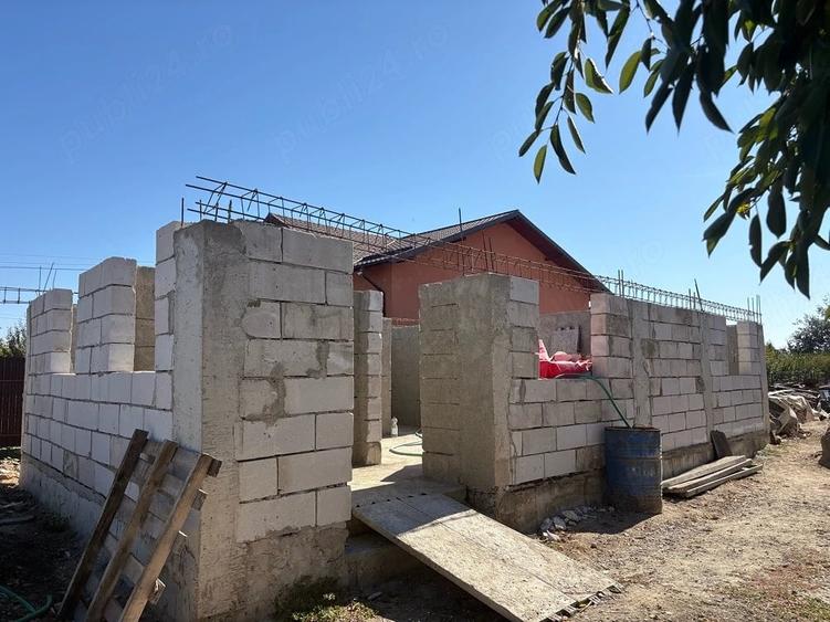 Casă cu 2 camere cu Teren 784 Mp în Tomșani