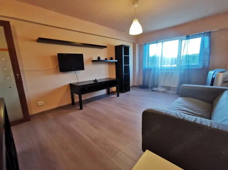 Apartament cu 3 camere decomandat în Micro IV