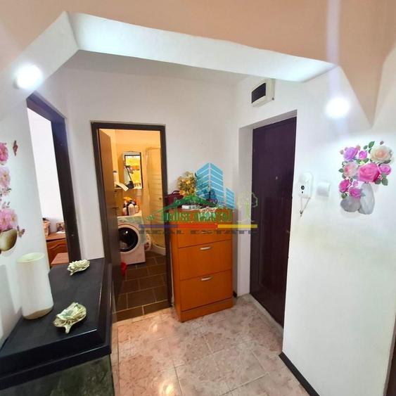 Apartament cu 3 camere decomandat în Sud