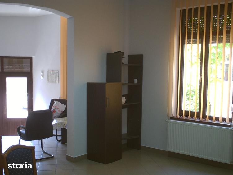 Casă cu 5 camere cu Teren 231 Mp în Central