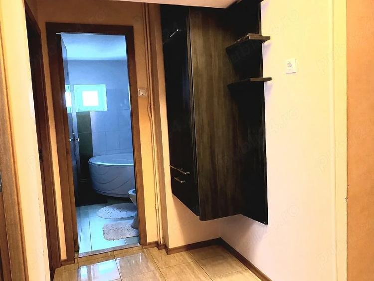 Apartament cu 3 camere decomandat în Cantacuzino