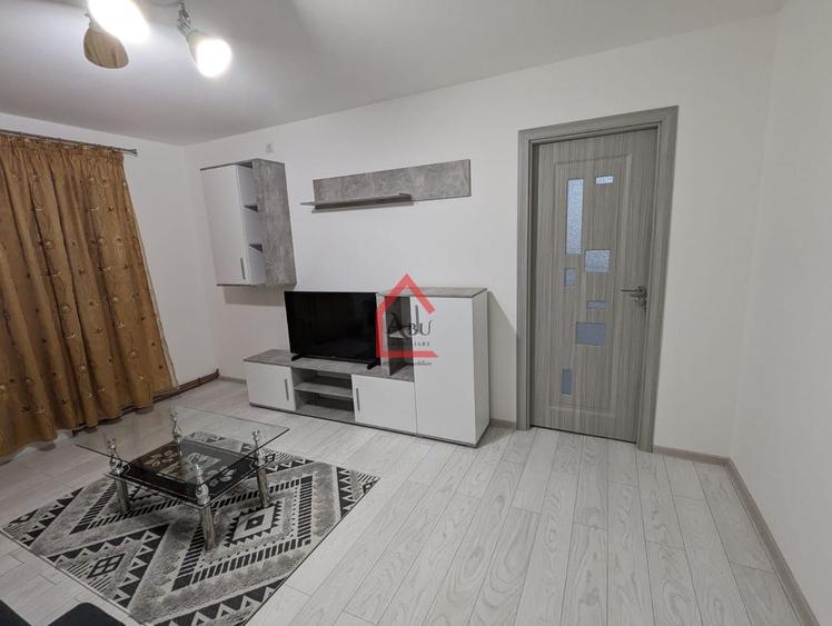 Apartament cu 3 camere semidecomandat în Dacia