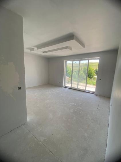 Apartament cu 3 camere semidecomandat în Apahida