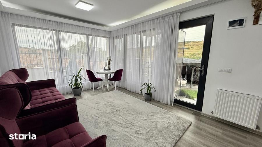 Casă cu 5 camere cu Teren 600 Mp în Aroneanu