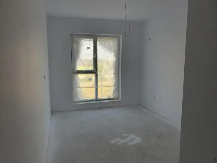 Apartament cu 2 camere decomandat în Titan