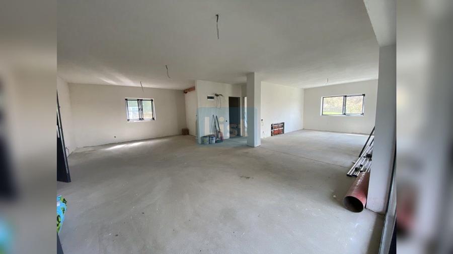 Apartament cu 3 camere semidecomandat în Andrei Mureșanu