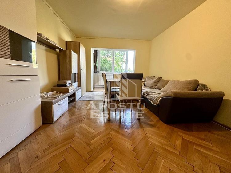 Apartament cu 3 camere decomandat, mobilat în Soarelui