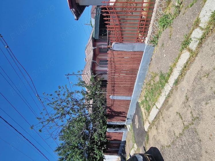 Casă cu Teren 200 Mp în Central